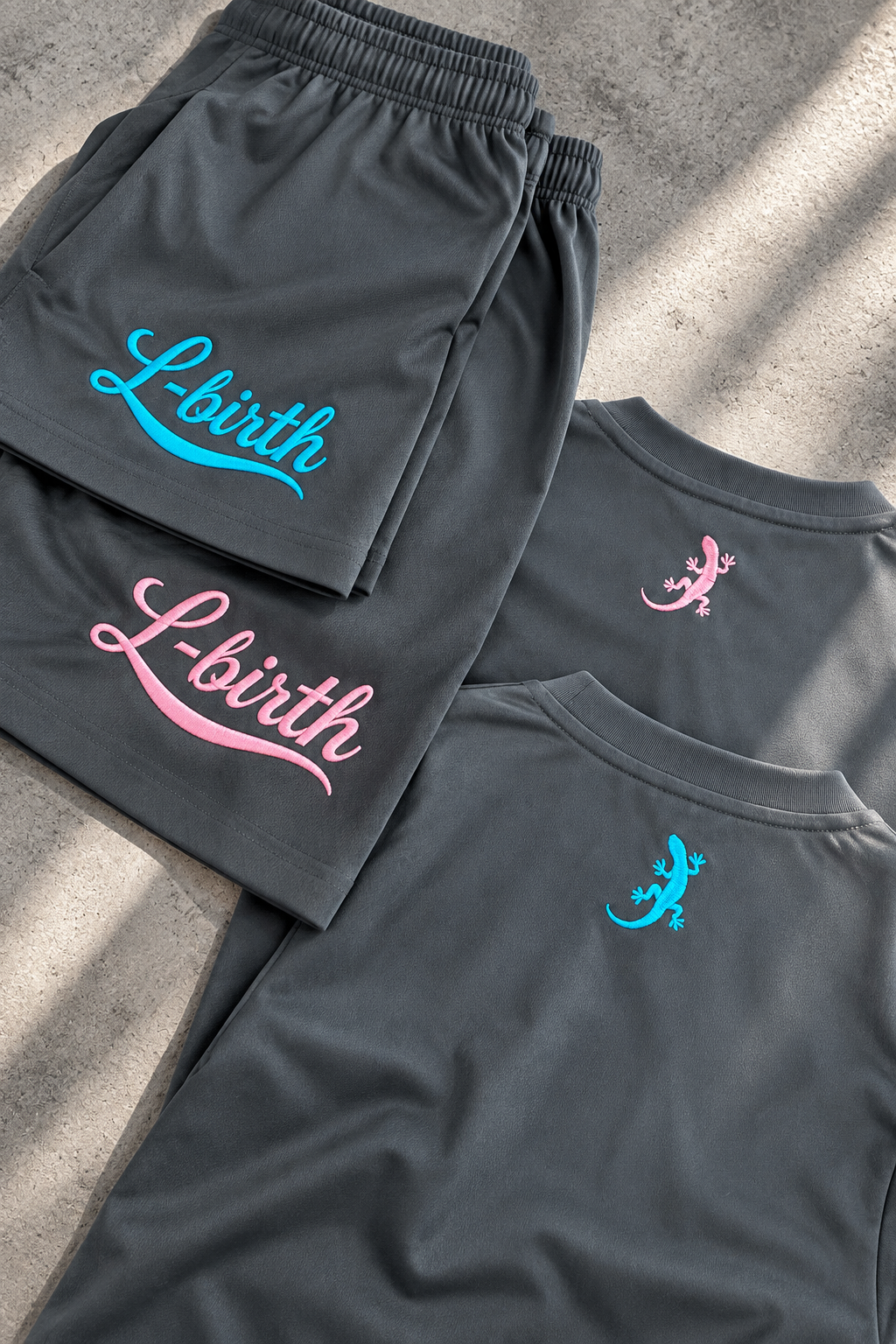 SIGNATURE TEE